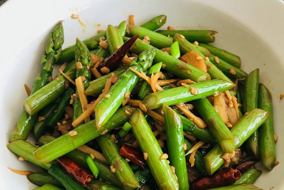 Grüner Spargel aus dem Wok – Blitzschnelles China-Pfannengericht